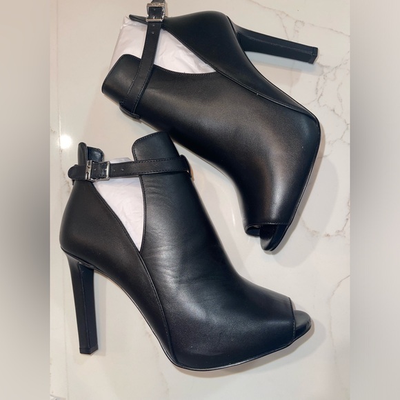 Michael Kors Elegant Black Women's Heeled Ankle Boots - Picture 4 of 11